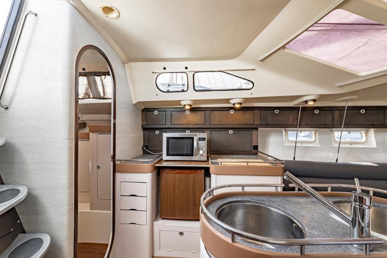 Relaxing Stay On A 38Ft Sail Yacht 阿雷西费 外观 照片