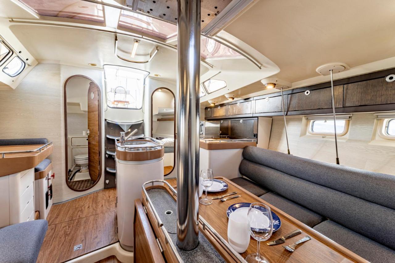 Relaxing Stay On A 38Ft Sail Yacht 阿雷西费 外观 照片