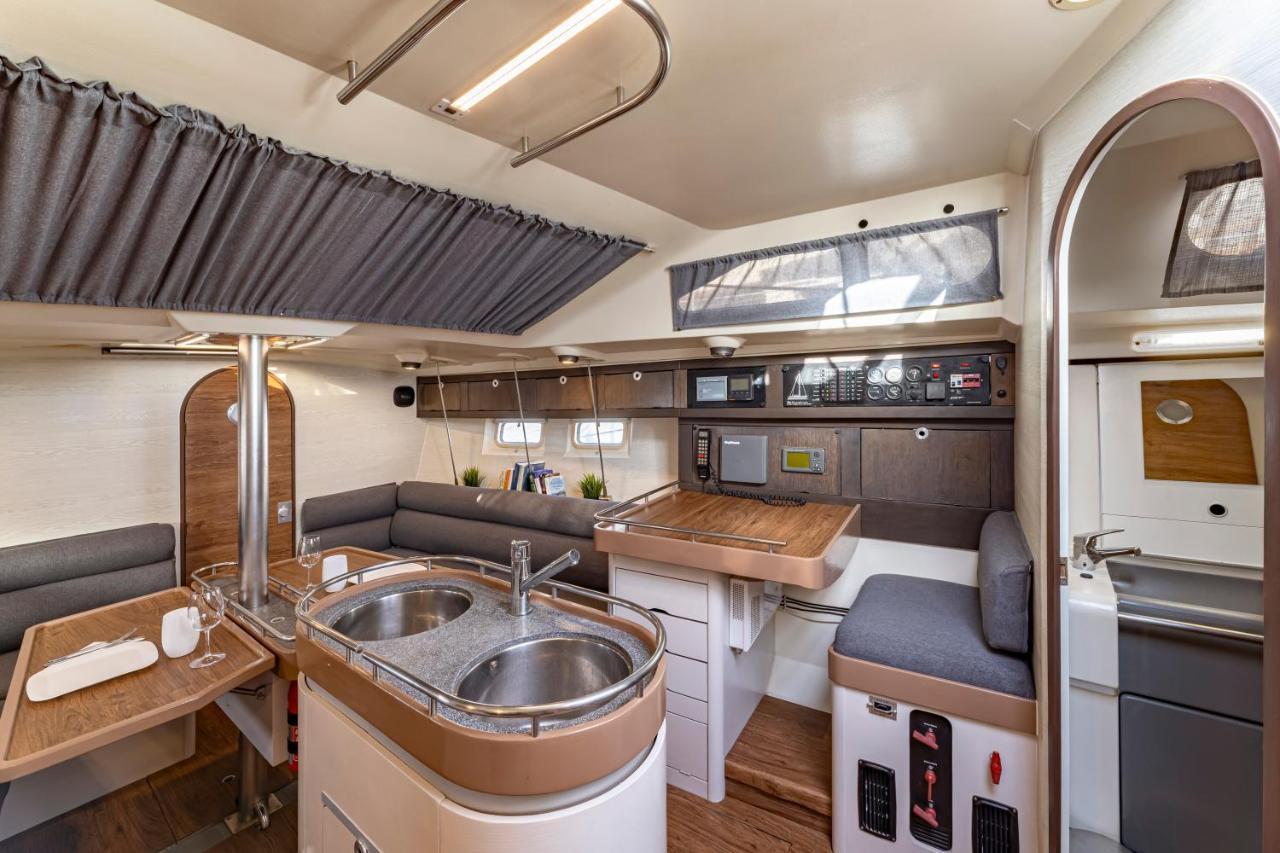 Relaxing Stay On A 38Ft Sail Yacht 阿雷西费 外观 照片